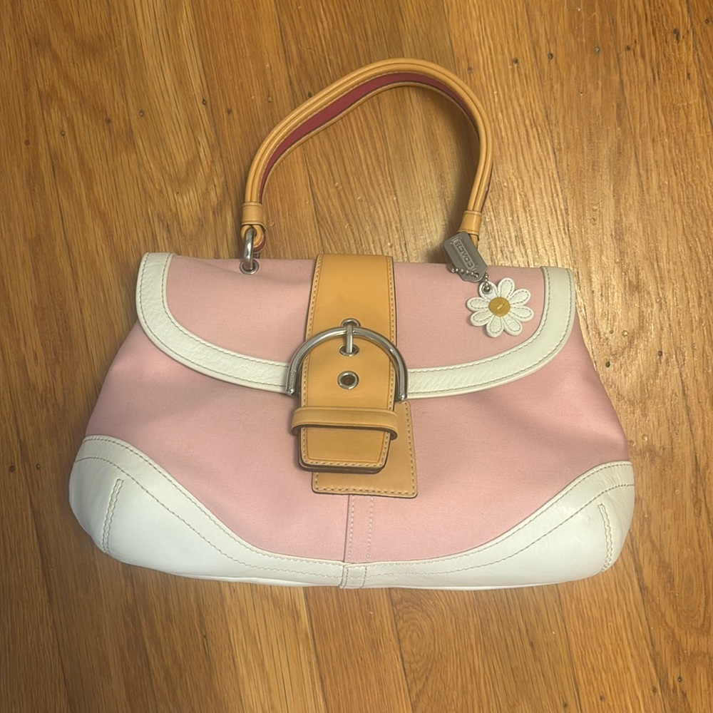 Euc Vintage Coach Hampton Y2K Daisy Pink SoHo purse. Canvas.